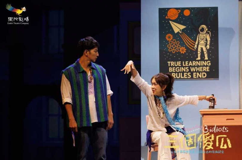 大霈與楊奇煜在《三個傻瓜》飾演夫妻。(圖/果陀劇場提供)