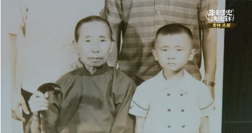 邰智源（右）公開50年前嫩照。（圖／公視台語台提供）