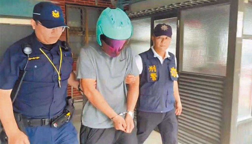 康橋國際學校學生環島自行車隊遭蕭男(中)駕駛自小客車逆向衝撞,造成7名學生輕重傷。(圖/翻攝畫面)