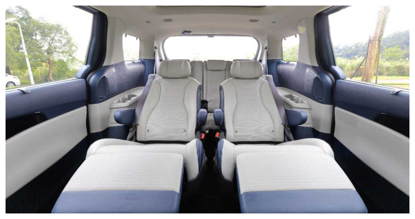 The new Carnival頂級7人座車型搭載第二排Ottoman尊爵頭等座椅，附有電動調整功能、Ottoman尊爵頭等座椅及加熱通風功能（圖／台灣森那美起亞提供）。