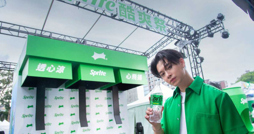 巨型「雪碧」汽水機與「雪碧」罐，超高顏值視覺震撼力，讓炎熱夏天「透心涼」（圖／雪碧提供）！