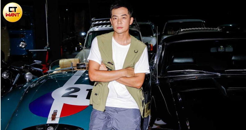 姚元浩的車庫目前放了15輛名車,透露多年前曾遭過小偷,損失約6位數。(圖/趙文彬攝)