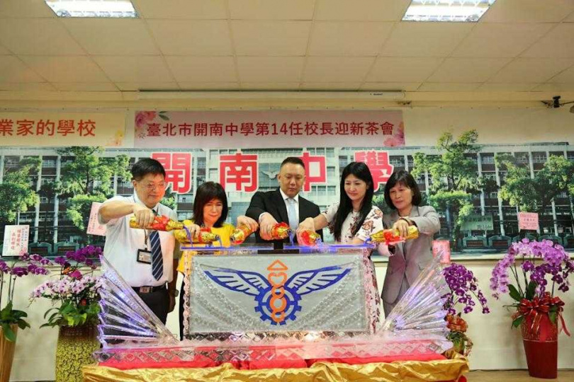 開南中學昨日舉辦第14任校長迎新茶會。（圖／開南中學提供）