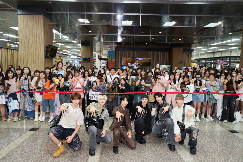 SEVENTOEIGHT返台百位粉絲前來接機。（圖／天空娛樂提供）