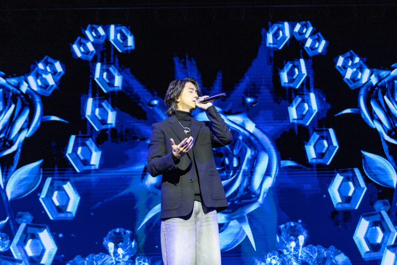 下午場，製作單位安排山下智久吃小籠包、喝珍奶。（圖／HIGH HOPE提供）