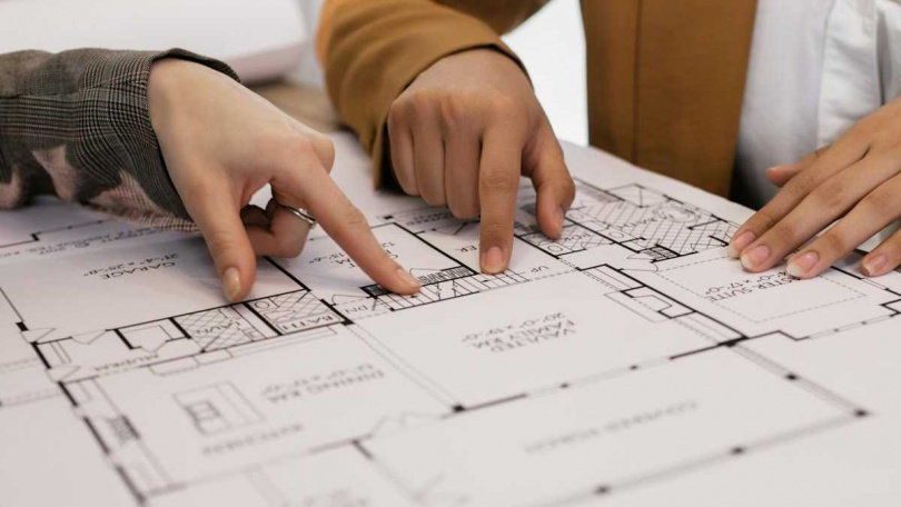 原PO原以為自己家庭年收入約270萬元、又有長輩資助頭期款，買房條件應該不差，實際看房後才發現只買得到室內空間約15坪的「小兩房」。（示意圖／取自Pexels）