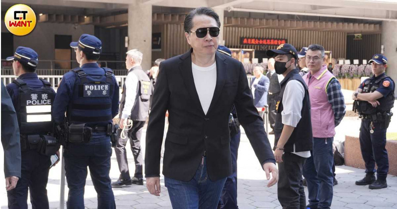 吳敦告別式追思會，歐陽龍到場弔唁。（圖／常朝貴攝）