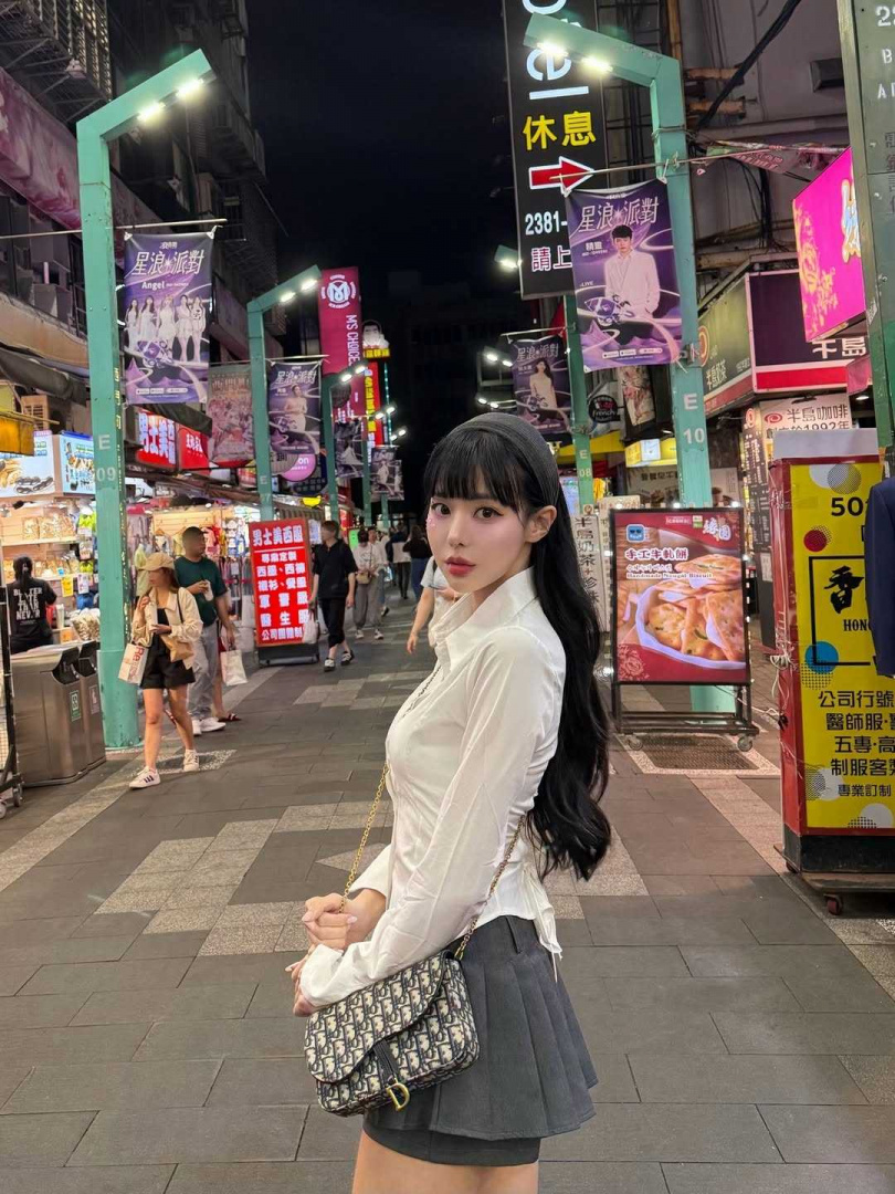 車榮玹在西門留下倩影。(圖/翻攝自車榮玹IG)