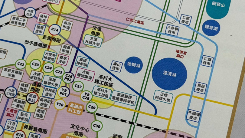柯志恩將熄燈已久的鼎山夜市列為「在地內容」遭綠營批「不懂高雄」。(圖/讀者提供)