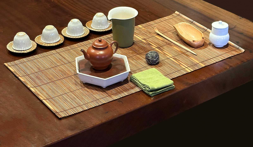 壺泡即一般常見的「功夫茶」泡法,大多用於高溫沖泡的茶類如凍頂烏龍、鐵觀音等。(圖/吳德亮攝)