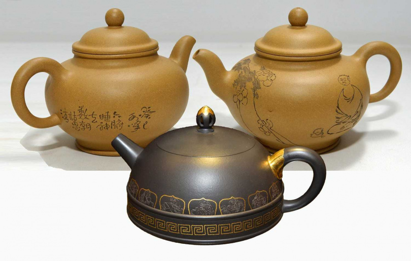 宜興紫砂名家張利烽(上)與范澤鋒(下)的新文人壺。(圖/吳德亮攝)