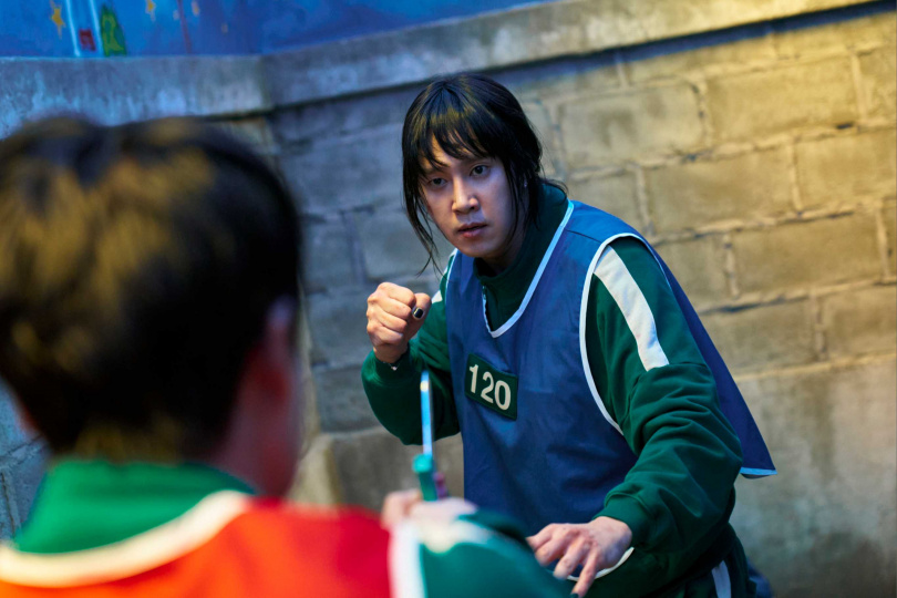 劇中有不少動作戲，朴成焄透露當時他背部有點受傷，腰也有些問題，武術指導特別調整動作。（圖／Netflix提供）