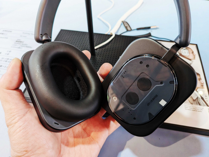 Nothing Headphone(1)。（圖／廖梓翔攝）