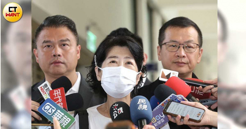 陳佩琪受訪時坦言，第一次在沒有先生陪同下投票，覺得沮喪、遺憾。（圖/黃耀徵攝）