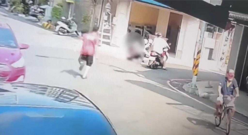 38歲王男搶走銀樓66只金戒指。（圖／讀者提供）