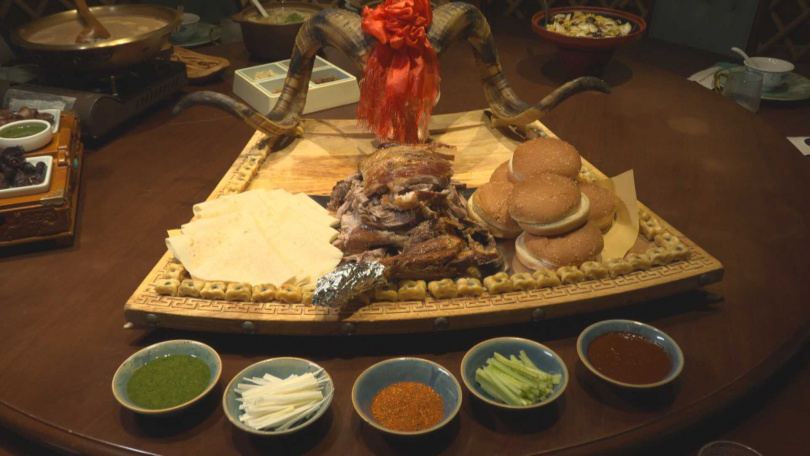 呼和浩特推出創意「蒙式民族漢堡」。（圖／中視提供）