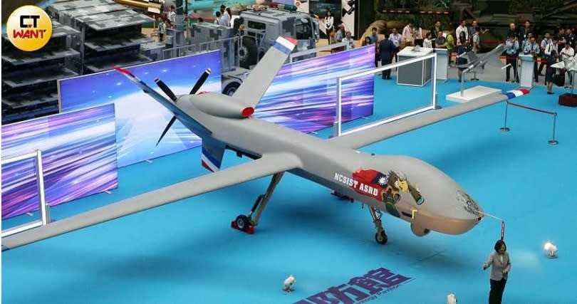 林岱樺在軍工產業布局上，規劃推動無人機與智慧無人船製造聚落，打造國防科技新鏈。（圖／黃鵬杰攝）