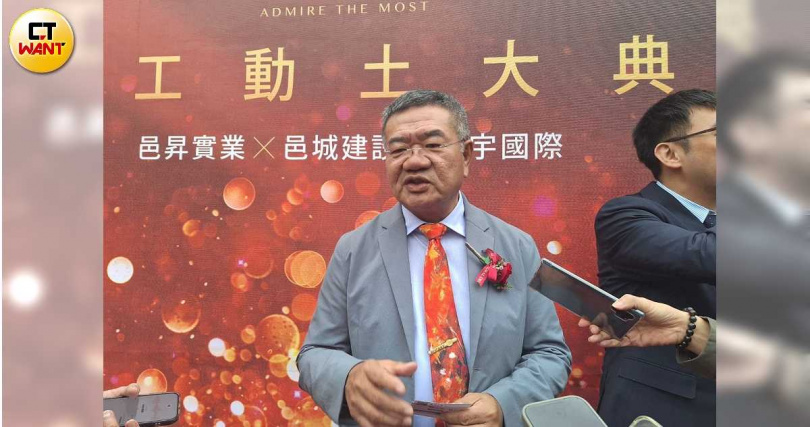 邑昇實業董事長簡榮坤表示,因應PCB產業逐漸步入紅海市場,因此近年採取多角化經營策略,才跨入建築業。(圖/林榮芳攝)
