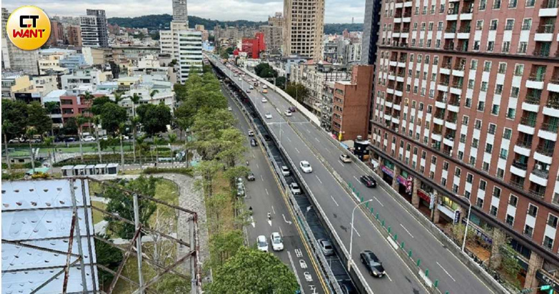 高樓林立的台灣各地城市，如果遇到火災如何逃命，演練刻不容緩。（示意圖／黃耀徵攝）