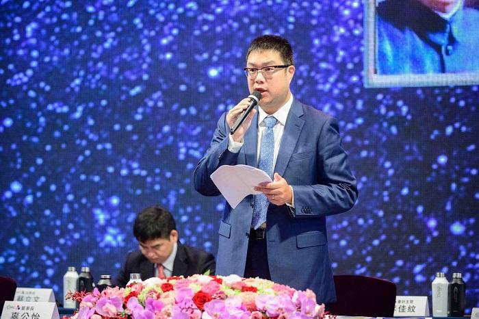 辜公怡現為中橡董事長,找上堂哥辜仲諒求援。(圖/翻攝自中橡官網)