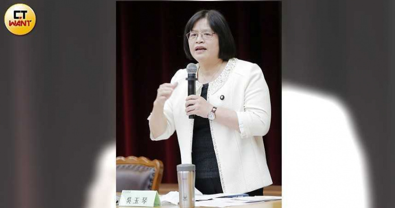 台灣活力老化協會理事長吳玉琴呼籲,數位轉型應兼顧高齡族群需求,避免行成新的福利門檻。(圖/黃耀徵攝)