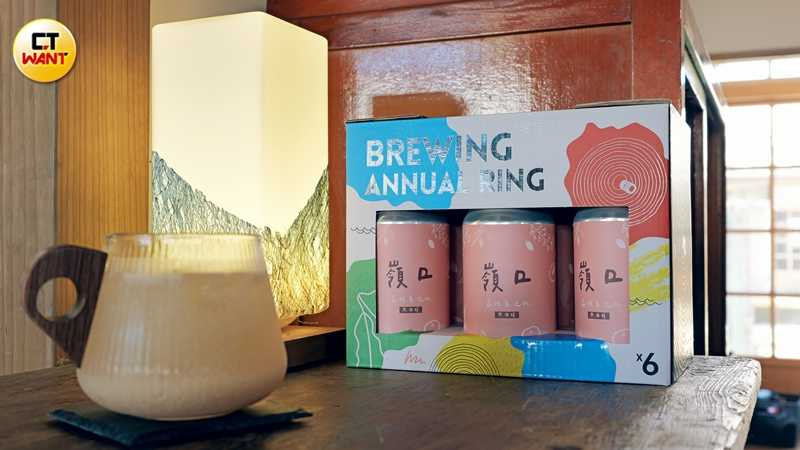 旗山南勝社區的「嶺口荔枝風味氣泡飲」以香甜的玉荷包荔枝製成，風味清爽暢快。（內用80元／杯，可選購6入罐裝360元，圖／焦正德攝）