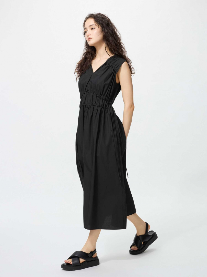 棉質抓皺洋裝(無袖)／1,290元（圖／品牌提供）