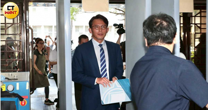 黃國昌遭民進黨立委許智傑控告妨害名譽，台北地檢署今以被告身份傳喚黃國昌出庭。（圖／黃耀徵攝）