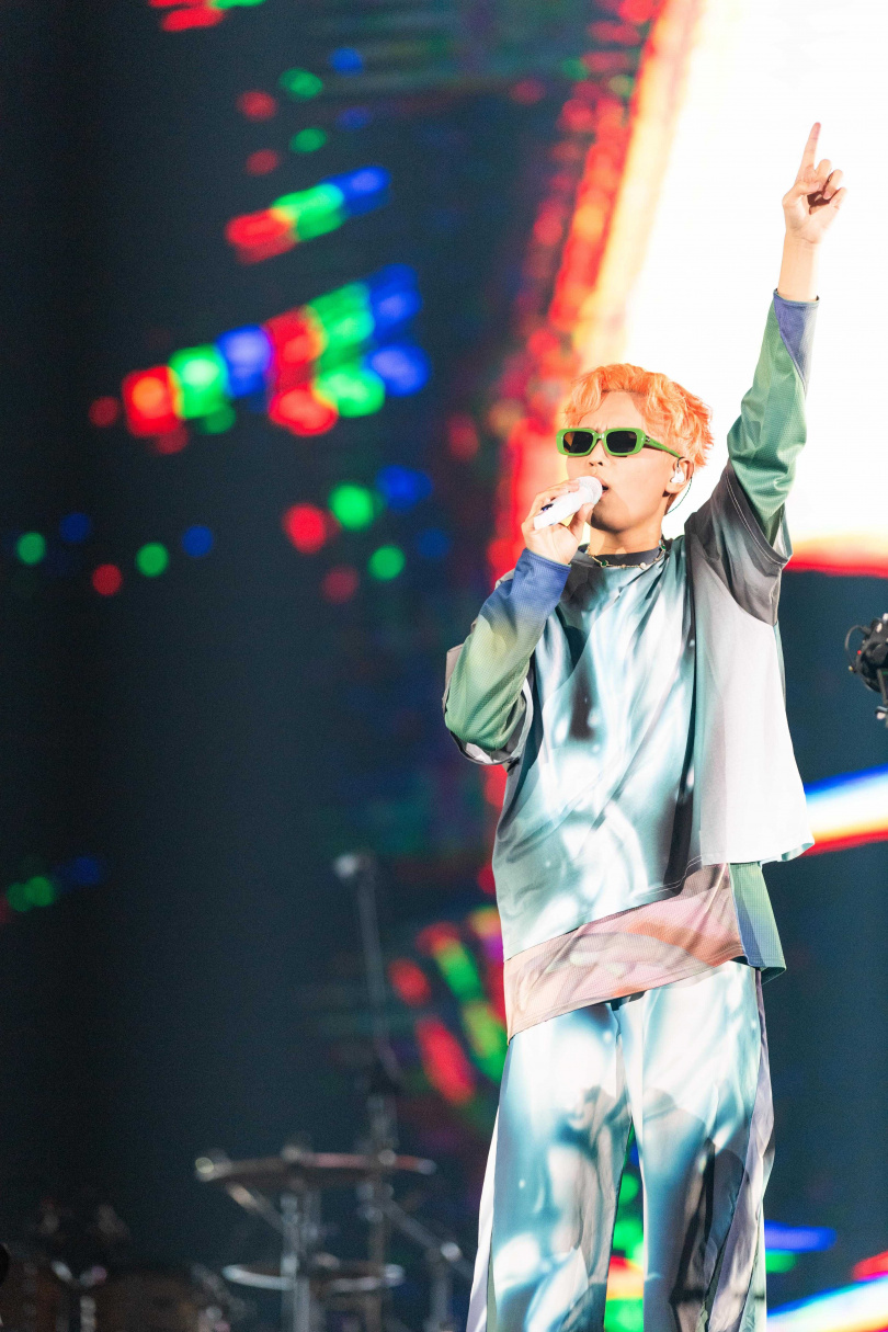 理想混蛋主唱雞丁染了橘髮並減重10公斤。(圖/何樂音樂提供)