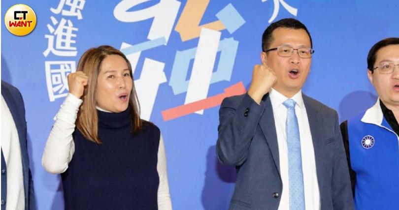 立委高金素梅（左）20多年民代生涯中屢屢為原住民發聲，也與藍營立委羅智強（右）等人保持友善關係。（圖／趙世勳攝）