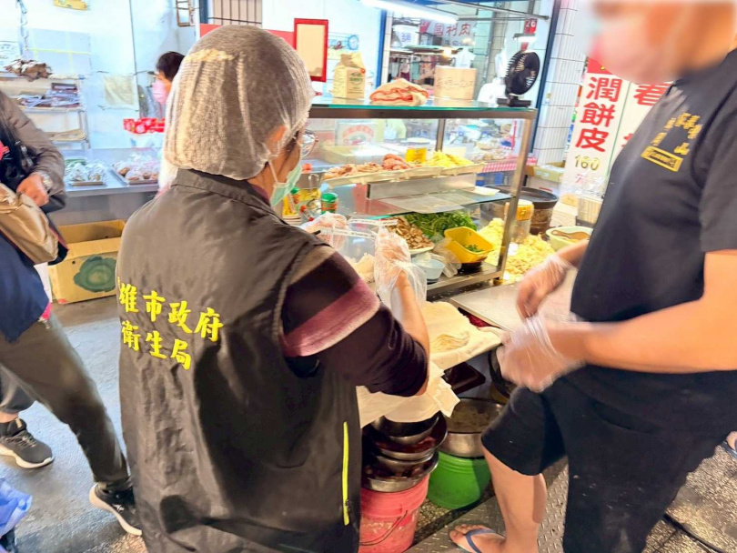 高雄衛生局抽驗潤餅皮。（圖／高雄衛生局提供）