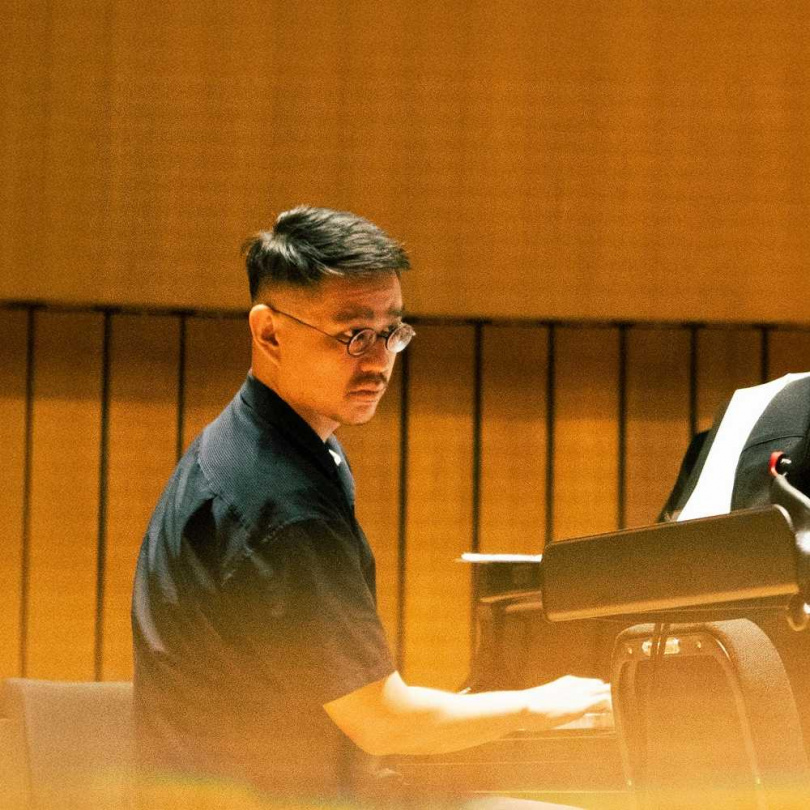 電影《讓建築歌唱：徐亞英的交響人生》專輯版本由林弘韜重新混音。（圖／環球音樂提供）