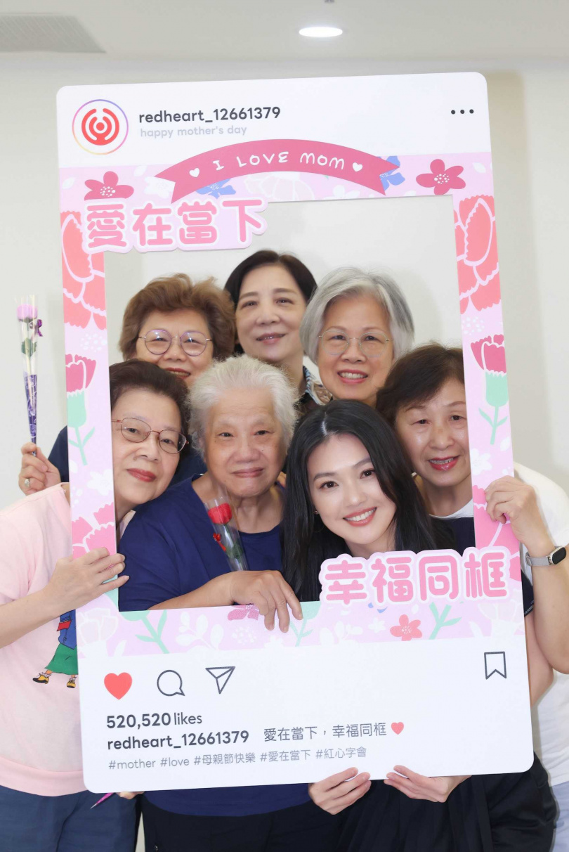 蜜雪提前陪伴長者歡度母親節。（圖／紅心字會提供）