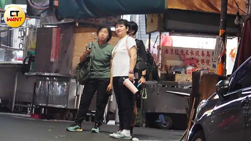 運動3個多小時後，Selina一行人到知名麵店補充體力。（圖／本刊攝影組）
