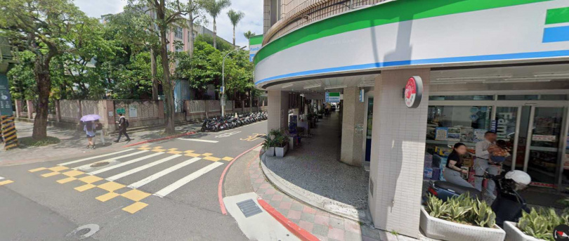 「分手砲恐嚇案」雙方約到西湖國小附近的超商談判。(圖/翻攝Google Maps)
