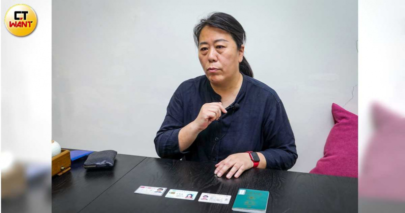 前南投縣議員史雪燕說，她23歲來台至今25年，取得中華民國身分證、護照、駕照與健保卡，一生在台灣的時間比在中國大陸還久，自認是台灣人。（圖／周志龍攝）