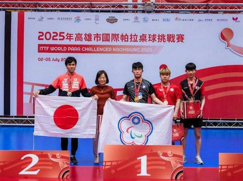 2025年高雄國際帕拉桌球挑戰賽，高雄好手林姿予（左一）、田曉雯（左三）女雙冠軍賽中奪得金牌。（圖／中華帕拉林匹克總會）