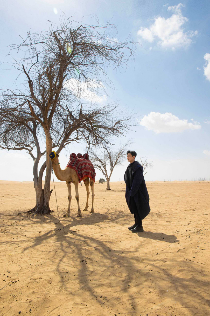 張信哲遇極端氣候而堅持完成拍攝。（圖／潮水音樂提供）