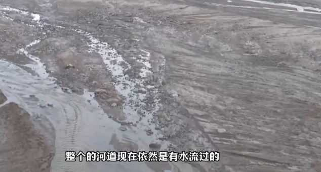 內蒙古突發山洪釀10死2失聯，5家庭露營遇險。（圖／翻攝自央視）