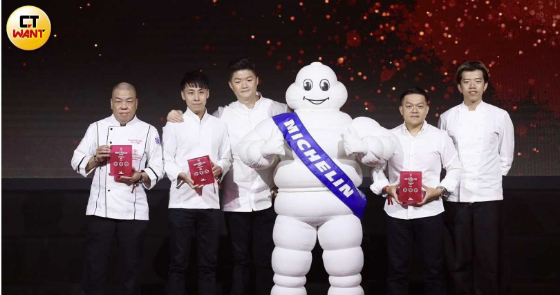 持續蟬聯的台北、台中三星餐廳主廚合影。（圖／侯世駿攝）