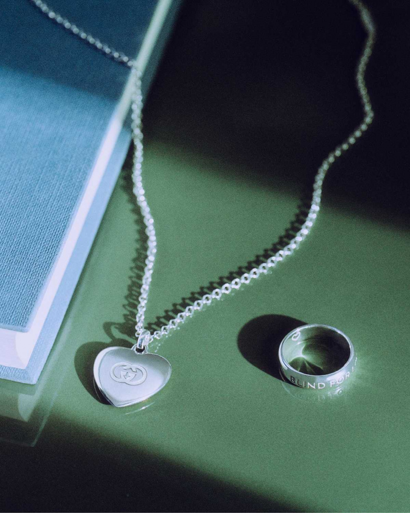 Gucci 心型銀項鍊／14,900元，Blind for love銀戒指／14,000元（圖／品牌提供）