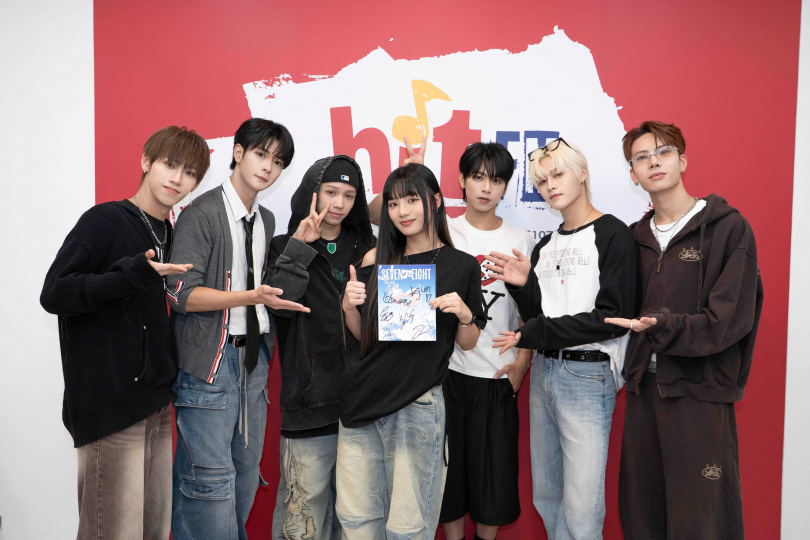 SEVENTOEIGHT預祝木木金鐘紅毯主持成功。（圖／Hit Fm聯播網提供）