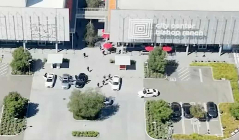 事發地點為聖拉蒙市的City Center Bishop Ranch購物中心,案發後商場持續營業但加強保全戒備。(圖/San Ramon Police Department)