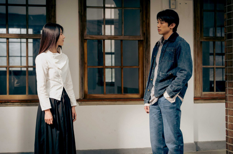 初孟軒（右）在片中決心陪伴邵雨薇找回一段充滿遺憾的愛戀。（圖／風暴國際提供）