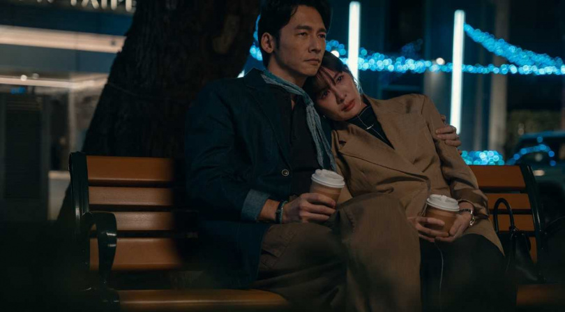 《整形過後》安心亞（右）喪母崩潰，温昇豪（左）出現成救贖。（圖／六魚文創）