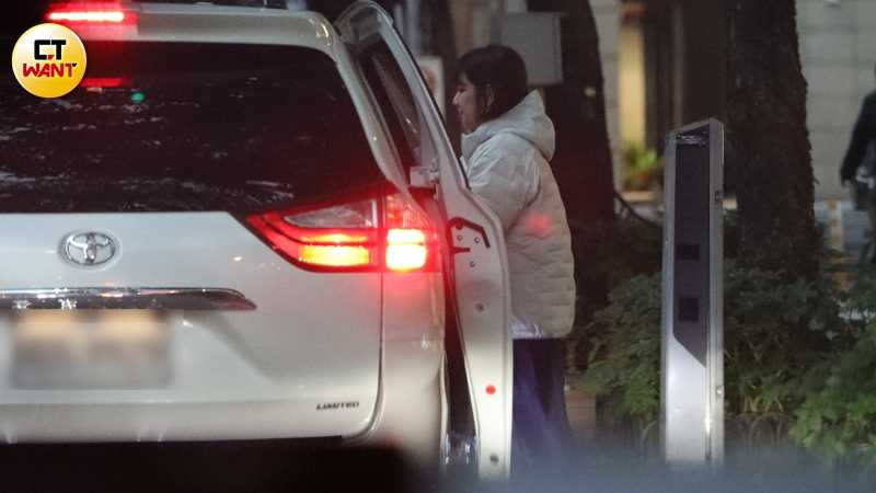 結束運動後Selina搭車前往南港訪友。（圖／本刊攝影組）