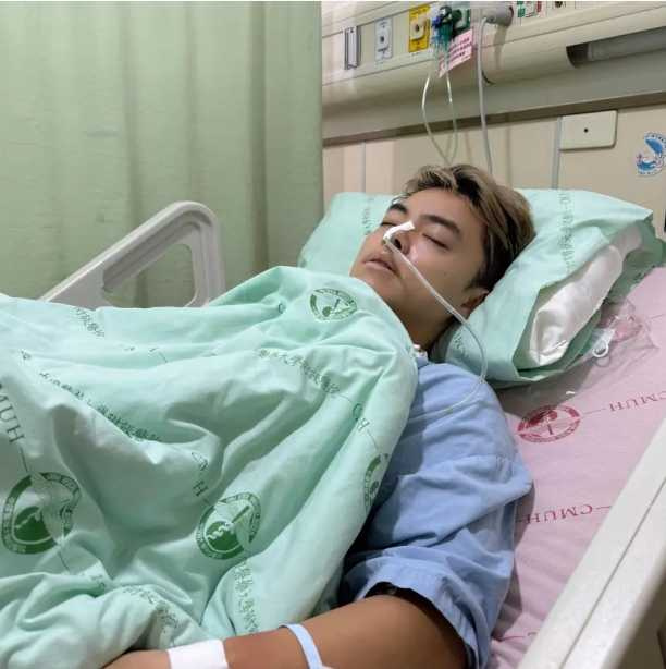 海產儘管術後劇痛難耐,為鼓勵父親積極復健,依然努力完成呼吸訓練。(圖/年代提供)