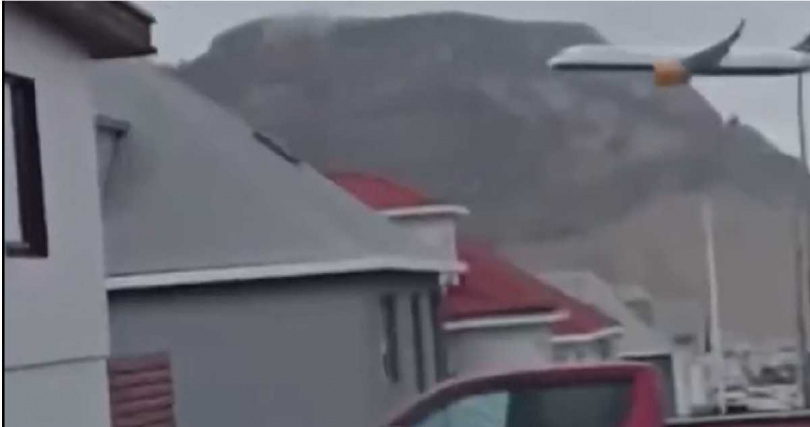 波音757低空掠過西人島城鎮，引發居民恐慌。