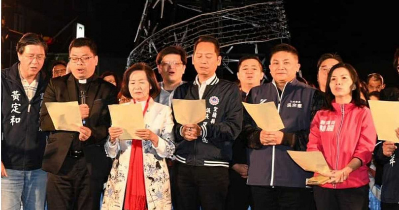 立委吳宗憲（前排右2）能否在已被停職的宜蘭縣長林姿妙（前排右4）、初選對手縣議長張勝德（前排右3）等在地人的力拱下成為蘭陽平原首位「異鄉縣長」？各界關注。（圖／翻攝自林姿妙臉書）&nbsp;