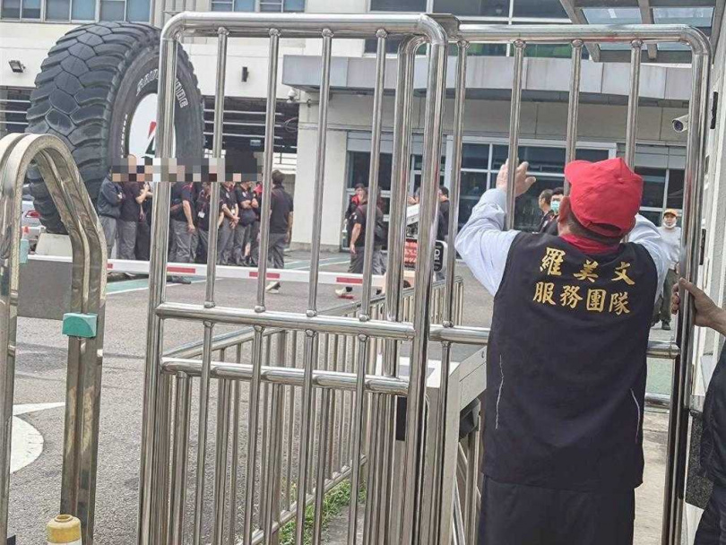 新竹縣議員羅美文赴現場關心員工權益。（圖／羅美文團隊提供）